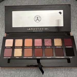 ABH “Soft Glam” eyeshadow palette